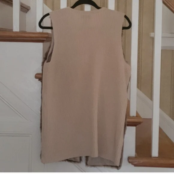 LIZ CLAIBORNE Knit Faux Fur Tan Sweater Vest Size Medium - Picture 4 of 6